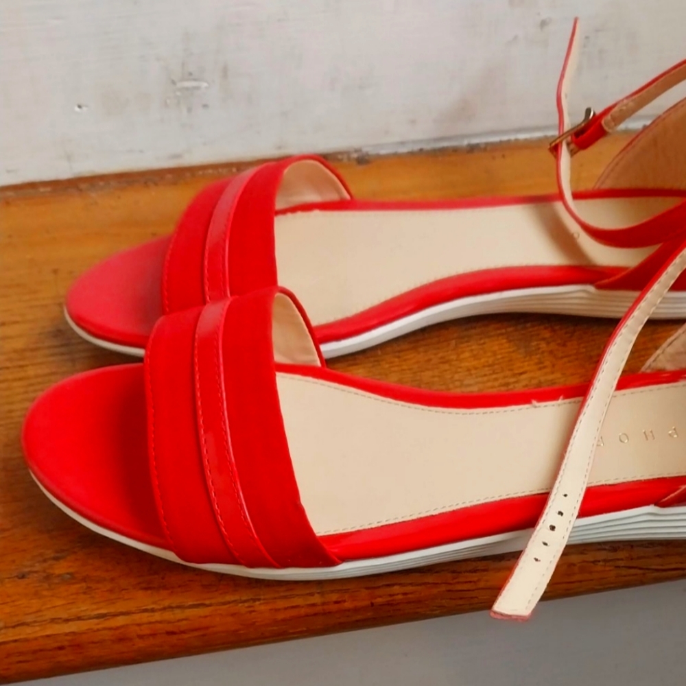 Metaphor size 8.5 deep pink flat sandals